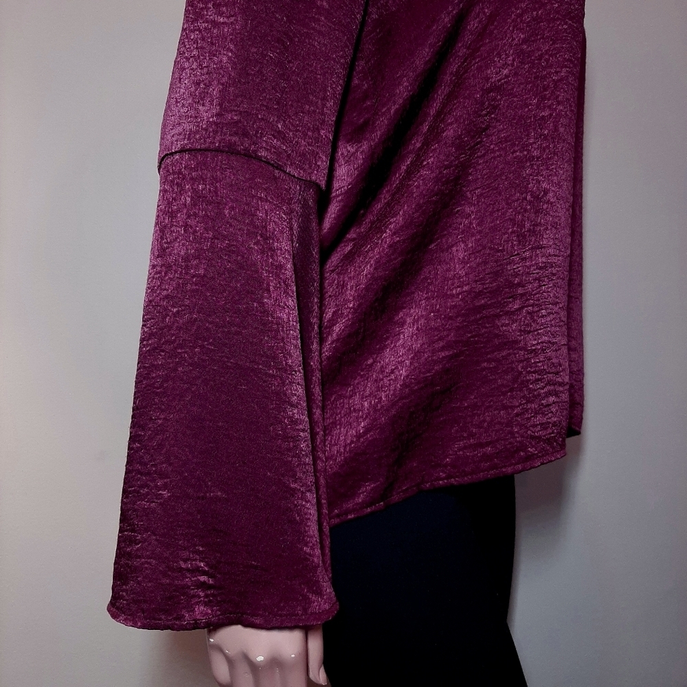 ARTIZAN ROBIN BARRE Flare Sleeve Satin Blouse Top Burgundy Womens Size Medium - Picture 9 of 14